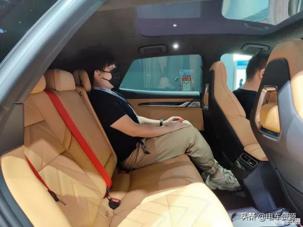 測量完20款新能源車的後排座椅，我們發現了什麼？