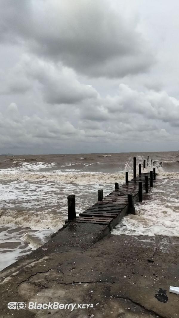 全鍵盤手機的落日餘暉：黑莓Key2上手評測