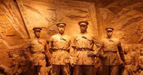 1963年陳老總在桂林飯店用餐,警衛員遞來一紙條,他看後親自迎接 1963年陳老總在桂林飯店用餐,警衛員遞來一紙條,他看後親自迎接