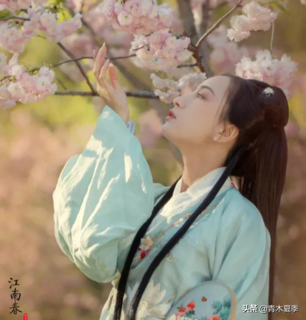 男子要吃飯,黃狗兩次叫喚,咬住男子褲腳,隨後發現了妻子秘密 男子要吃飯,黃狗兩次叫喚,咬住男子褲腳,隨後發現了妻子秘密