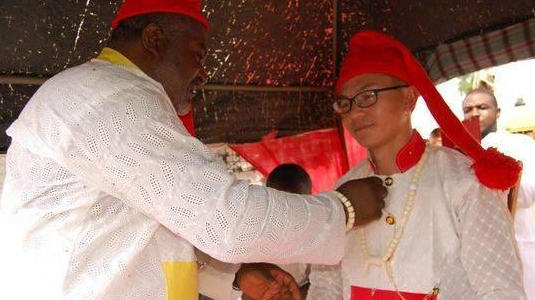 中國“90後”小夥在非洲當上酋長,不僅可世襲,還有10公頃的封地 中國“90後”小夥在非洲當上酋長,不僅可世襲,還有10公頃的封地