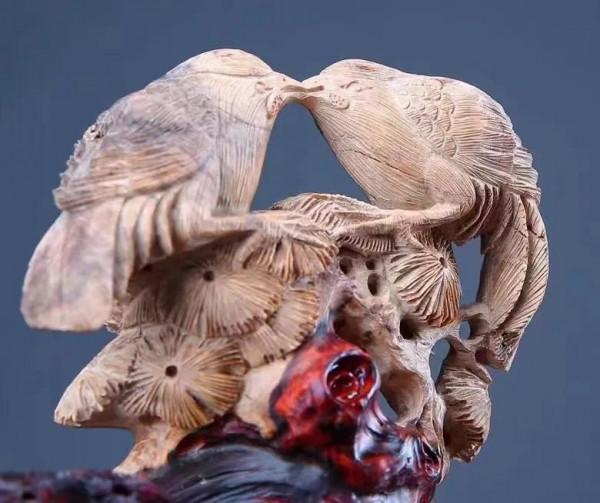 一塊雕刻在木頭上的愛情故事！小葉紫檀木雕&CenterDot;白頭偕老