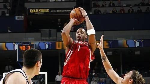 美媒列出了1981年至2021年每年的得分王,僅三人拿到至少四次 美媒列出了1981年至2021年每年的得分王,僅三人拿到至少四次