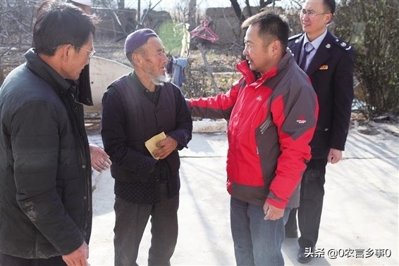 村裡有人撐腰了，官方發話，安排兩類人下鄉，村民應當提前知曉