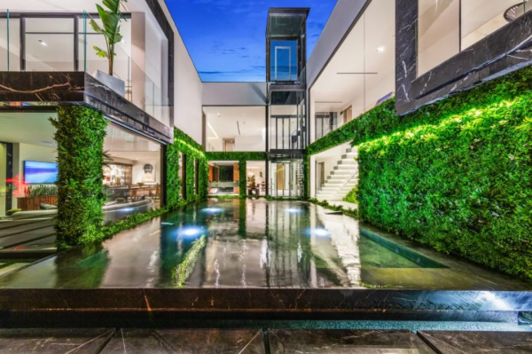 售價5.5 億的別墅，耗時7年重建，升降 DJ 臺把豪宅氛圍拉滿