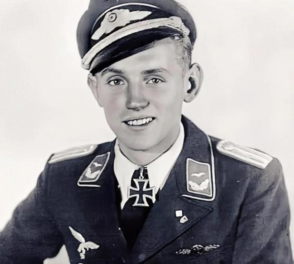 娃娃臉人畜無害?二戰德國這3個士兵,長得不僅像,打仗都是狠人 娃娃臉人畜無害?二戰德國這3個士兵,長得不僅像,打仗都是狠人