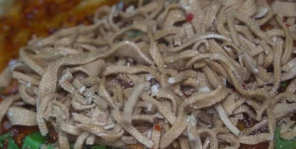 山西92年夫妻做灌餅小吃，5塊錢一個，日賣300個，從早幹到晚