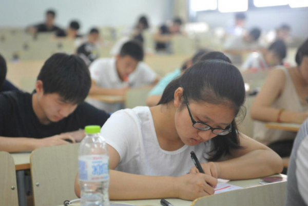 教育部公佈新規定，2022年將全面執行，往屆生直呼幸虧已經畢業了