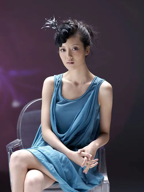 &OpenCurlyDoubleQuote;鐵梅奶奶&rdquo;車毅孫女車曉：端莊典雅溫婉大方（一張與母親合影）