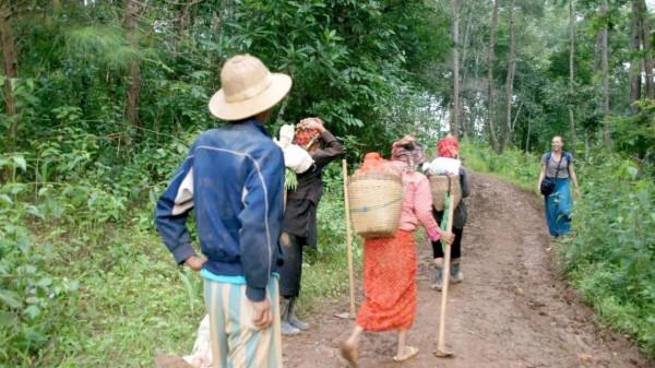 兩個女教師在緬甸偏遠農村的兩天一晚:缺電少水路難走,以為穿越 兩個女教師在緬甸偏遠農村的兩天一晚:缺電少水路難走,以為穿越