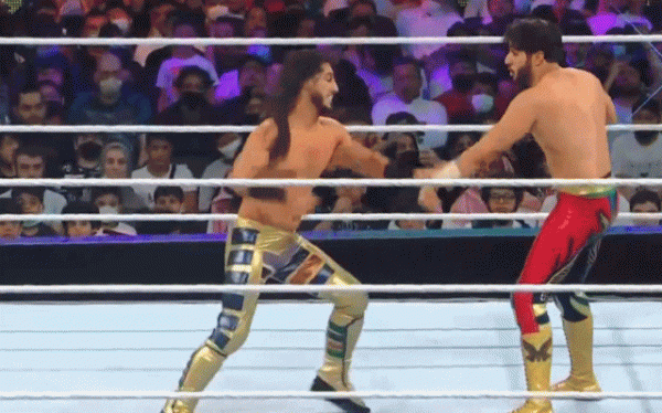 WWE寶冠大賽:大驚喜!奧運銀牌得主現身,阿里遭一腳踢翻? WWE寶冠大賽:大驚喜!奧運銀牌得主現身,阿里遭一腳踢翻?