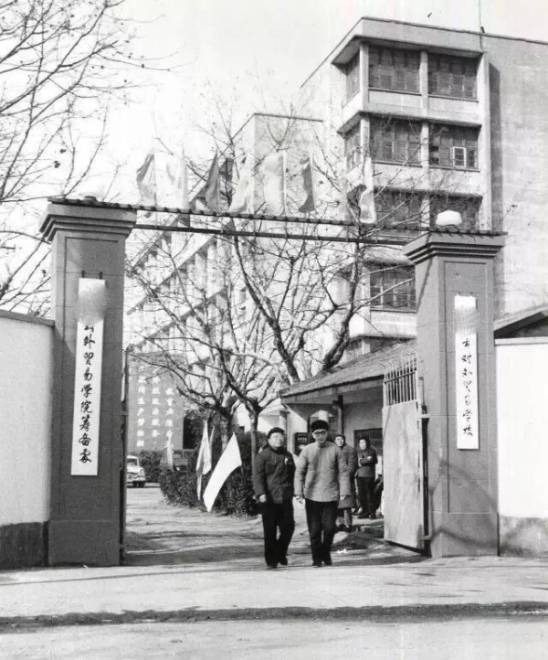 60年代,模仿周總理筆跡詐騙20萬的王倬,下場如何? 60年代,模仿周總理筆跡詐騙20萬的王倬,下場如何?