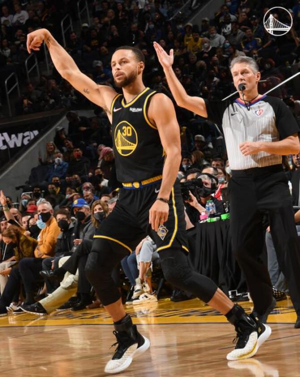 庫裡6記三分勇士送開拓者4連敗 庫裡6記三分勇士送開拓者4連敗