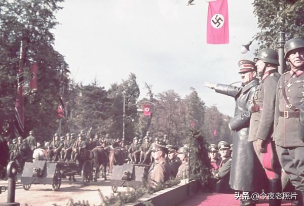 28張顛覆想象的老照片：落在德軍胸上的烏鴉，希特勒的純金城堡