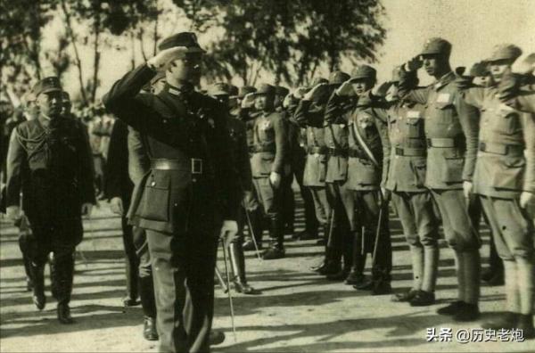 新四軍秘密會議散會，粟裕收到兩盒煙，急追返程幹部：日軍有埋伏