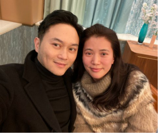 張智霖為袁詠儀慶生,曬美照卻暴露愛馬仕包包,總收藏價值半億多 張智霖為袁詠儀慶生,曬美照卻暴露愛馬仕包包,總收藏價值半億多