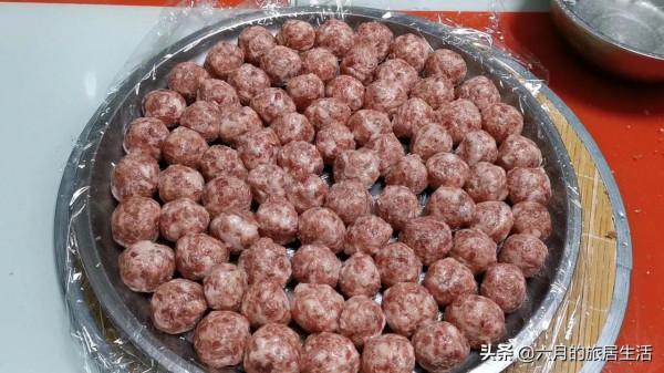 八塊錢一斤買一大盆豬肉做丸子太香啦