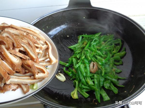 我家隔三差五吃的下飯菜，幾分鐘炒一盤，群友卻說：土豪沒法比