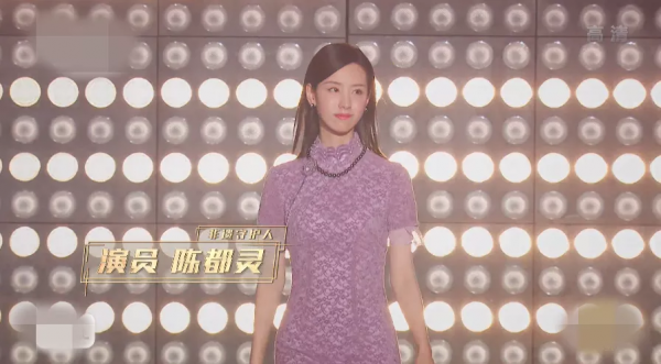 大型晚會明星“現原形”，佟麗婭造型好古怪，楊洋的顏值去哪了？