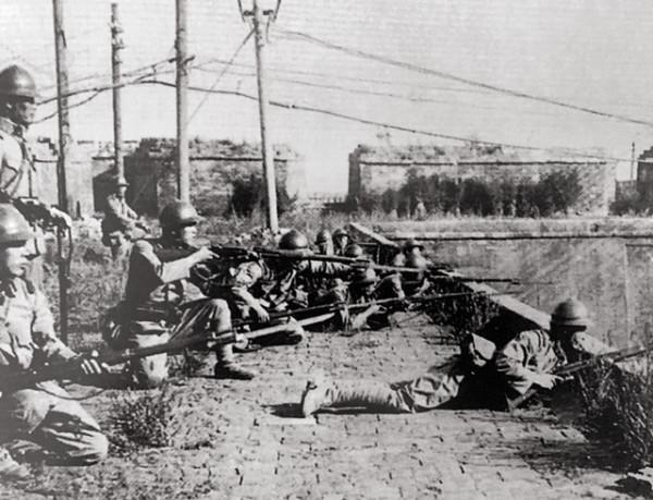 關鍵時刻，小兵下命令：首長，你現在得歸我指揮！讓將軍永生難忘