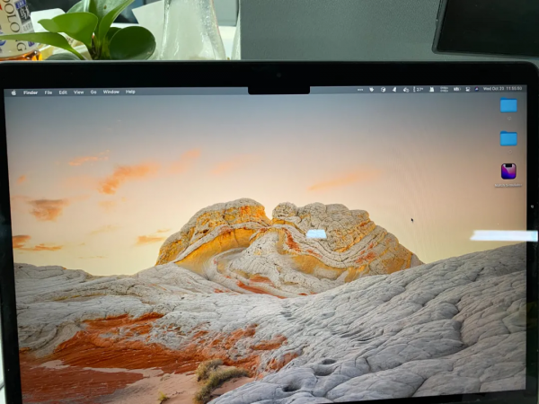 當滑鼠移動到新 MacBook Pro 的「劉海」時，會出現什麼效果？