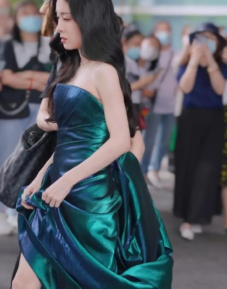 張碧晨造型絕了,身穿“流光裙”美得像公主,終於get到她的美 張碧晨造型絕了,身穿“流光裙”美得像公主,終於get到她的美