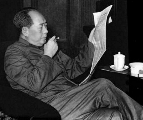 54年鄭洞國收到金字請帖，赴宴中南海：毛主席：你的名字很響亮嘛