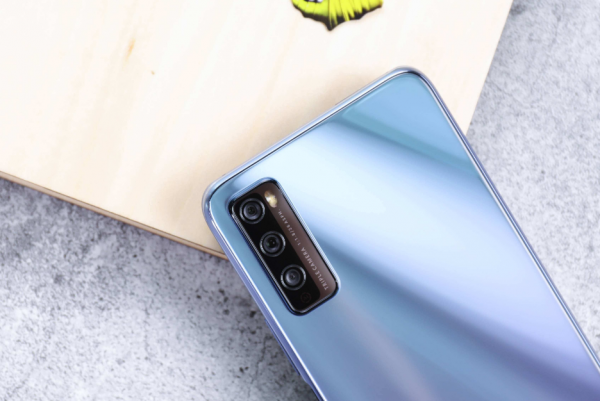 2022年春節適合送爸媽的手機，高畫質螢幕大電池，老年人專用百元機