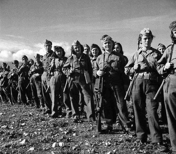 退卻目標盧加河——林德曼上將最後的倔強在斯大林打擊後全線崩潰