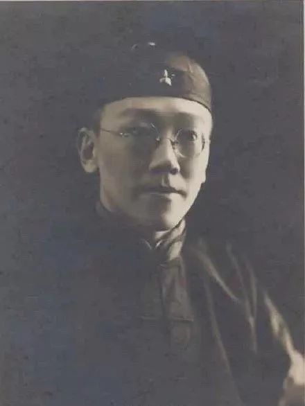 袁克文去世時，遺產僅剩20塊無錢辦喪，葬禮場面卻比父親的還盛大