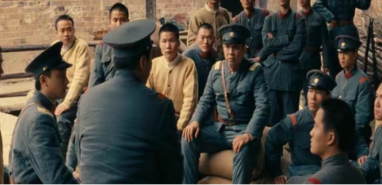 1951年，一位農民指著牆上的偉人畫像：這不是我兄弟嗎？