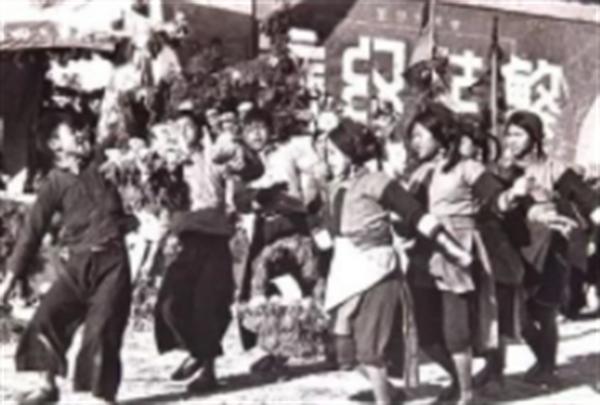 敵軍突然出現,炊事員急中生智,化解了一場災難,我軍大獲全勝 敵軍突然出現,炊事員急中生智,化解了一場災難,我軍大獲全勝