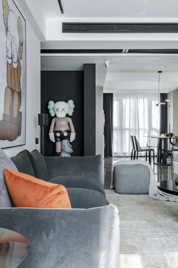 一個kaws收藏達人的家，連角落都是精彩