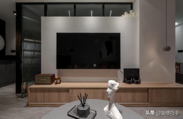 我買下了被同事挑剩下的一居室，他笑我無知，我卻如獲至寶