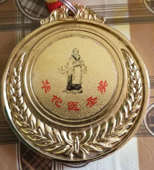 “神醫”張秋成以絕技創造世界奇蹟