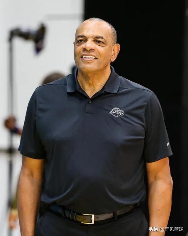 休斯頓火箭隊有意聘請霍林斯為防守教練，全面提升球隊防守水平