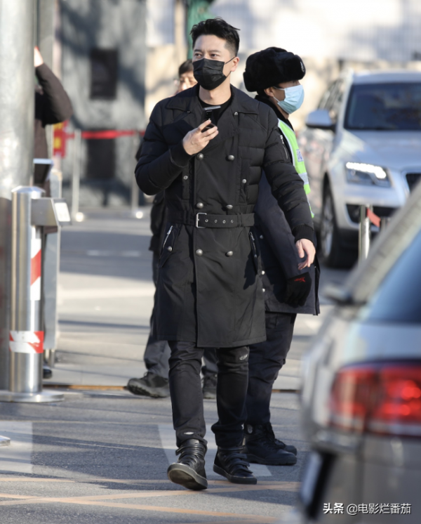 春晚四次聯排：趙麗穎一笑迷人，張小斐美目顧盼，朱一龍走路生風