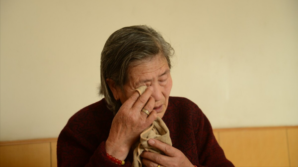 老人有錢晚年就會幸福嗎？70歲阿姨：退休金9千，卻過得苦不堪言