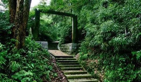 天下第三十三福地閣皂山