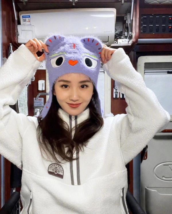 誰說高鼻樑才美麗，這幾位女星鼻子一個比一個塌，卻個個美若天仙