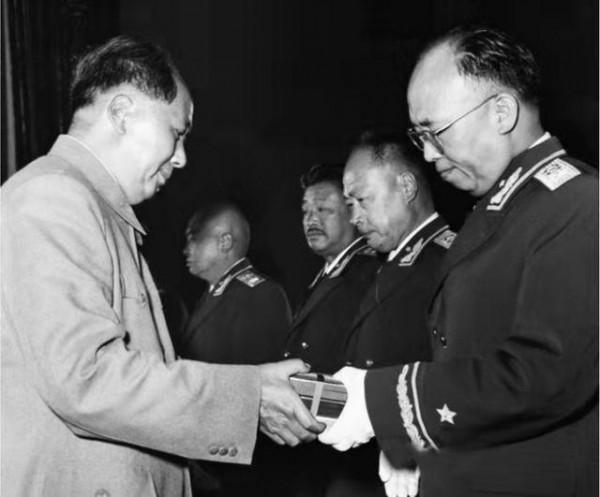 55年授銜後，元帥與大將、上將、中將、少將，分別享受什麼樣待遇