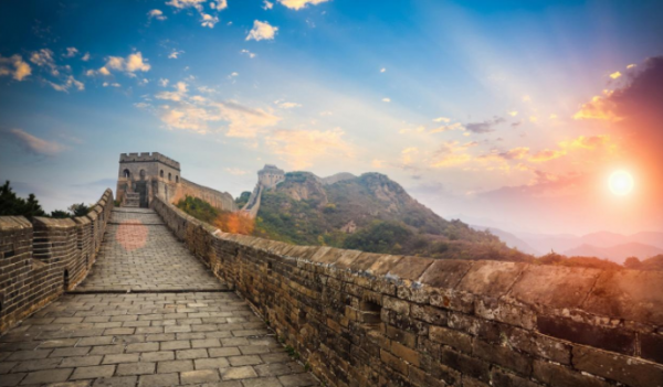 匈奴挑釁漢朝，寫下四字戰書，漢朝小吏每字添一筆，將其嚇退