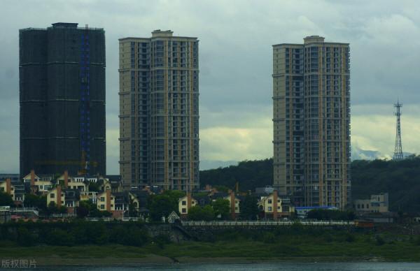 50萬的存款但沒有房子,與100萬的房子但沒有存款,哪個更幸福? 50萬的存款但沒有房子,與100萬的房子但沒有存款,哪個更幸福?