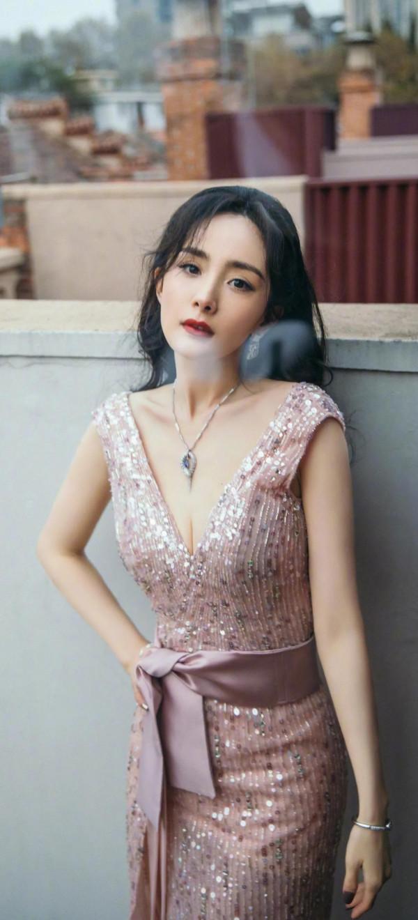 “蜂王”楊冪超高畫質無水印美圖 “蜂王”楊冪超高畫質無水印美圖