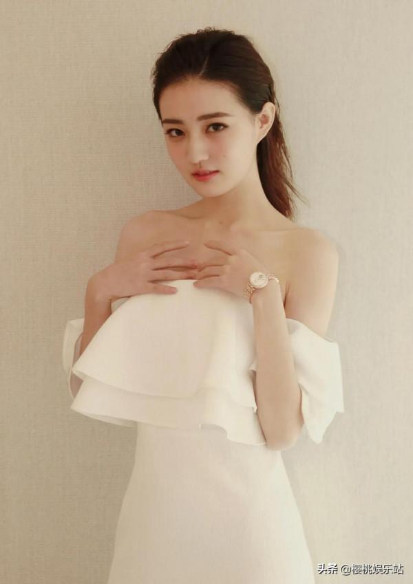 徐璐驚豔美圖,膚白有氣質,笑容甜美心動的感覺 徐璐驚豔美圖,膚白有氣質,笑容甜美心動的感覺