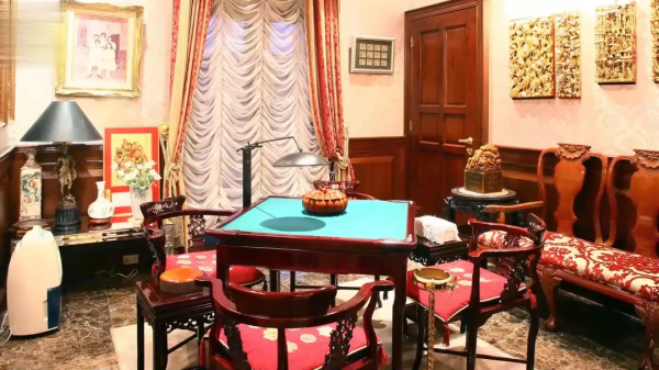 香港演員賣3億豪宅,馬桶20W、花瓶60W,卻帶家人住進小房子 香港演員賣3億豪宅,馬桶20W、花瓶60W,卻帶家人住進小房子