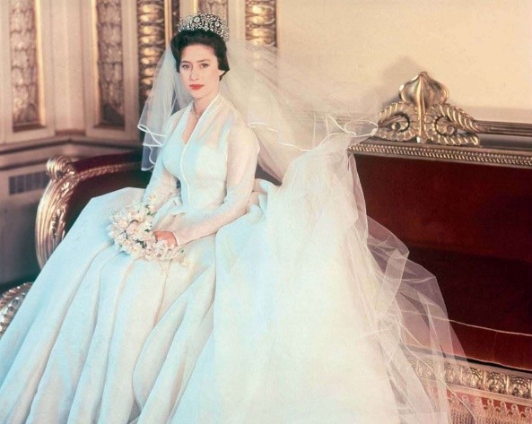 瑪格麗特從小比女王姐姐漂亮，40歲後面相刻薄俗氣，她經歷了什麼