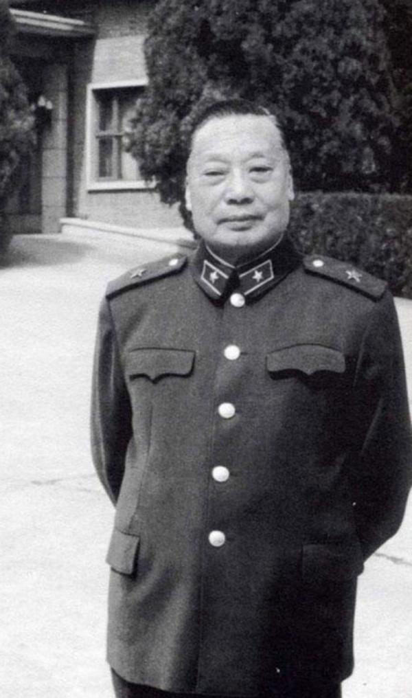 國民黨連長帶領一個完整的機槍連投奔紅軍,調查後發現他是自己人 國民黨連長帶領一個完整的機槍連投奔紅軍,調查後發現他是自己人