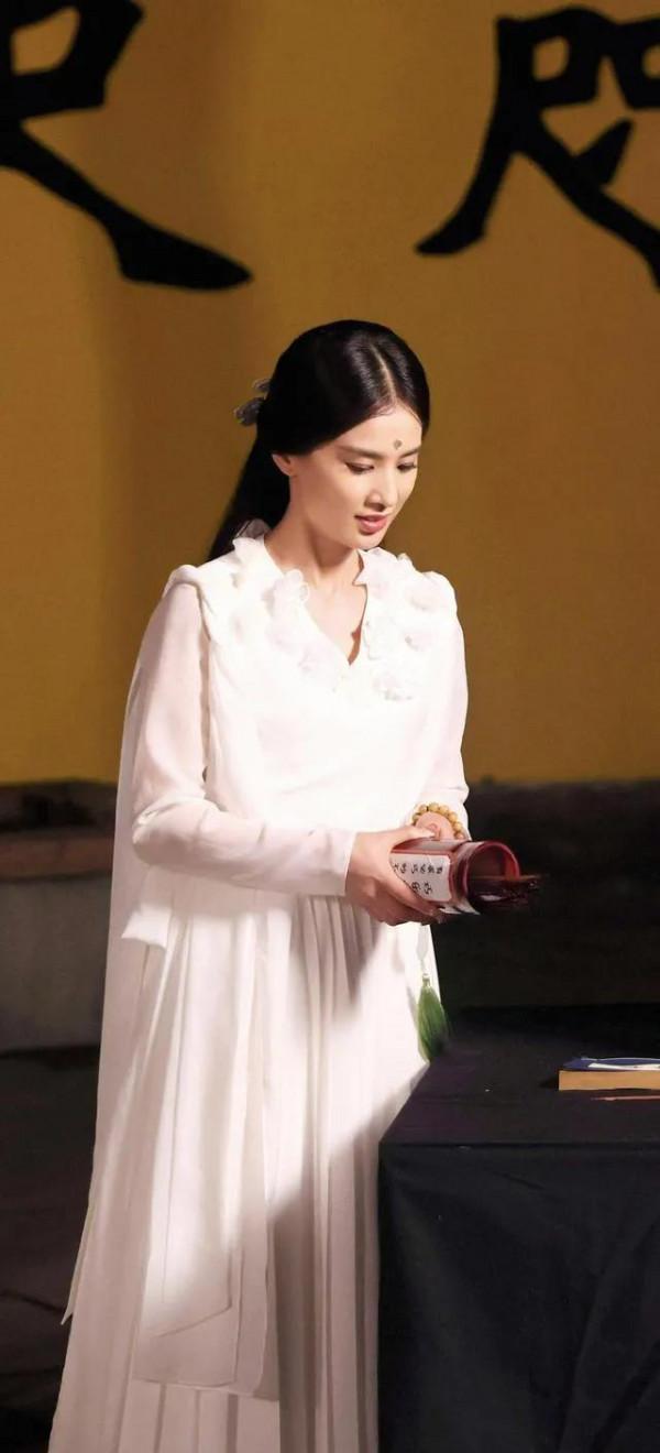 黃聖依顏值擔當 黃聖依顏值擔當