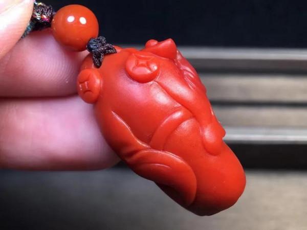 瓦西料南紅赤玉！蘇工雕刻財神爺